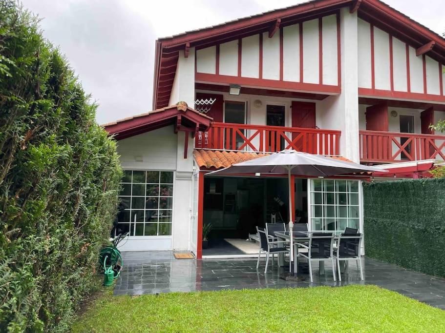 Casa Romantica En Hendaya Villa Bagian luar foto