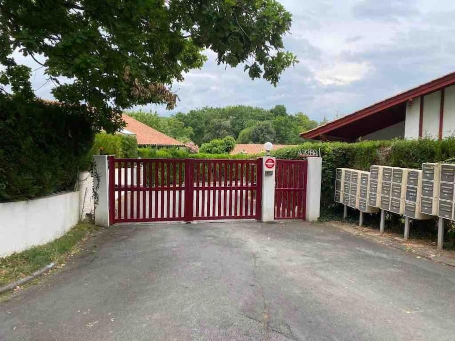 Casa Romantica En Hendaya Villa Bagian luar foto